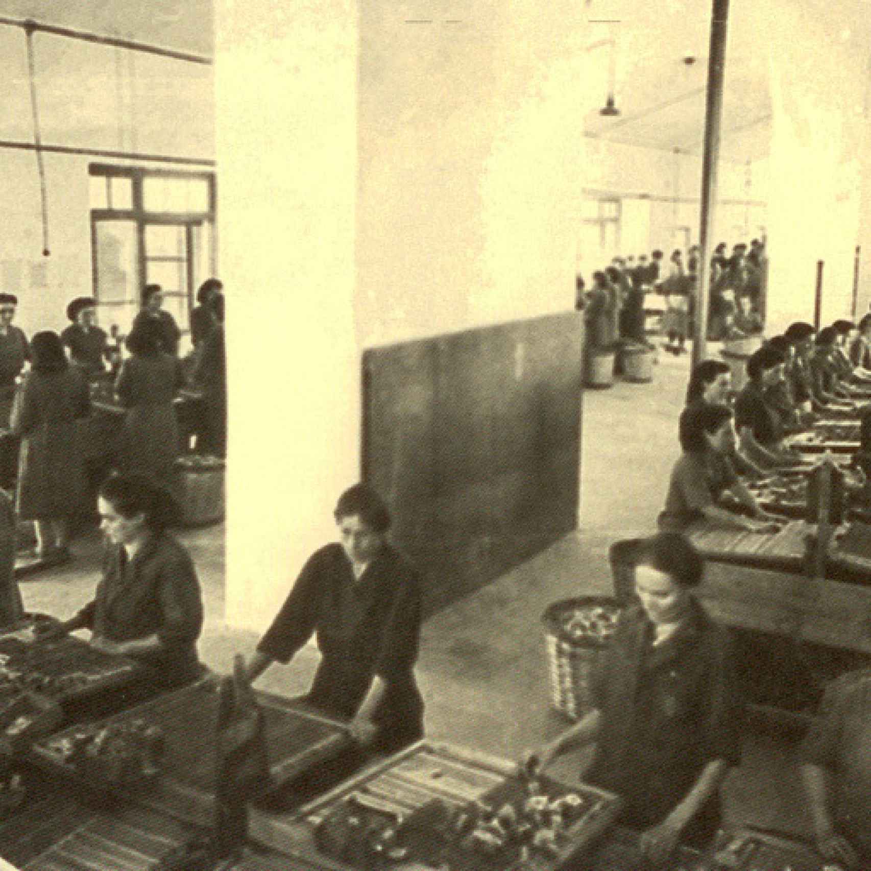 Mujeres trabajadoras en la antigua fábrica de cerillas de Tarazona.