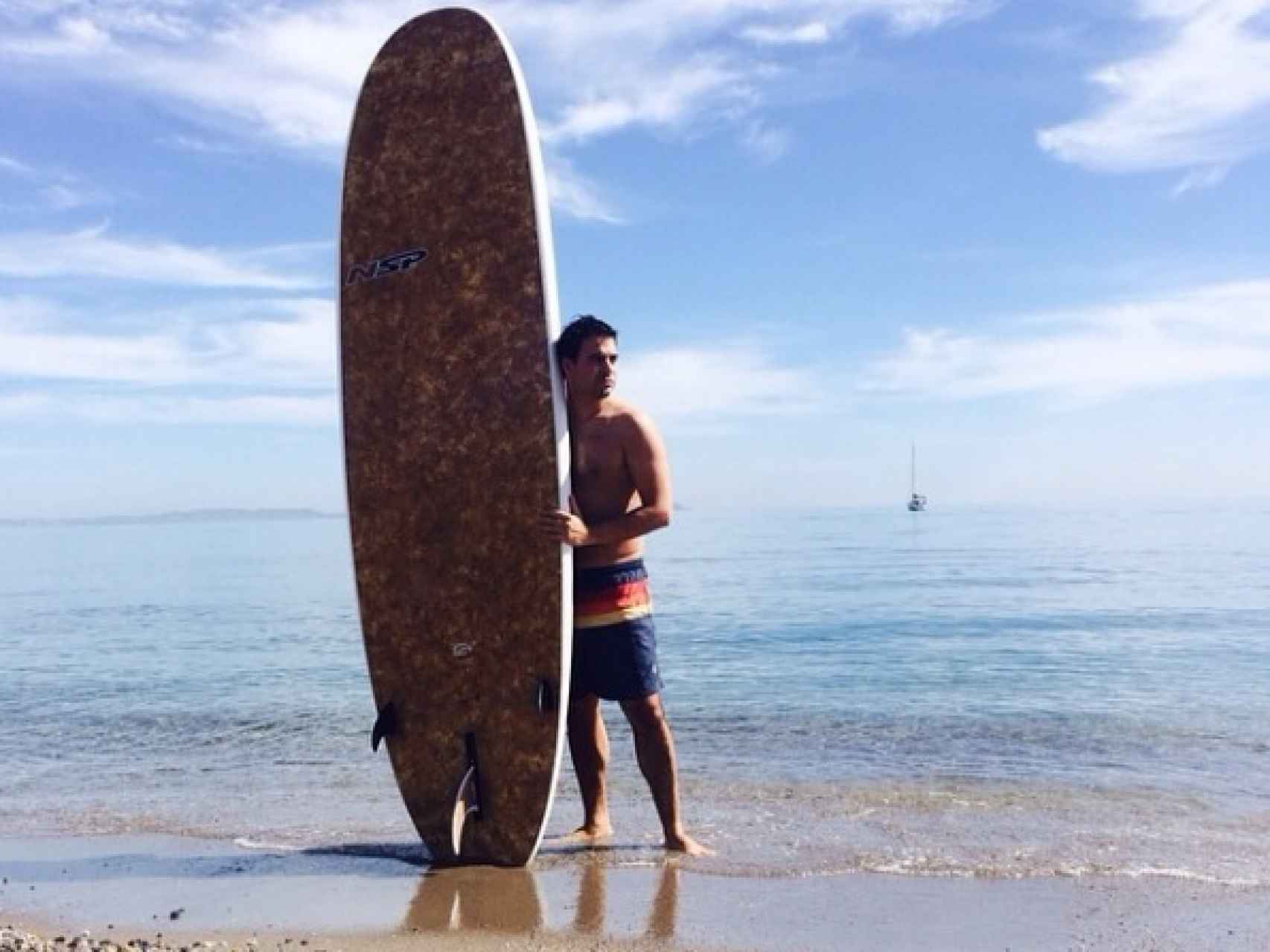 Álex Cruz ama Almería y uno de sus hobbies favoritos, el surf.
