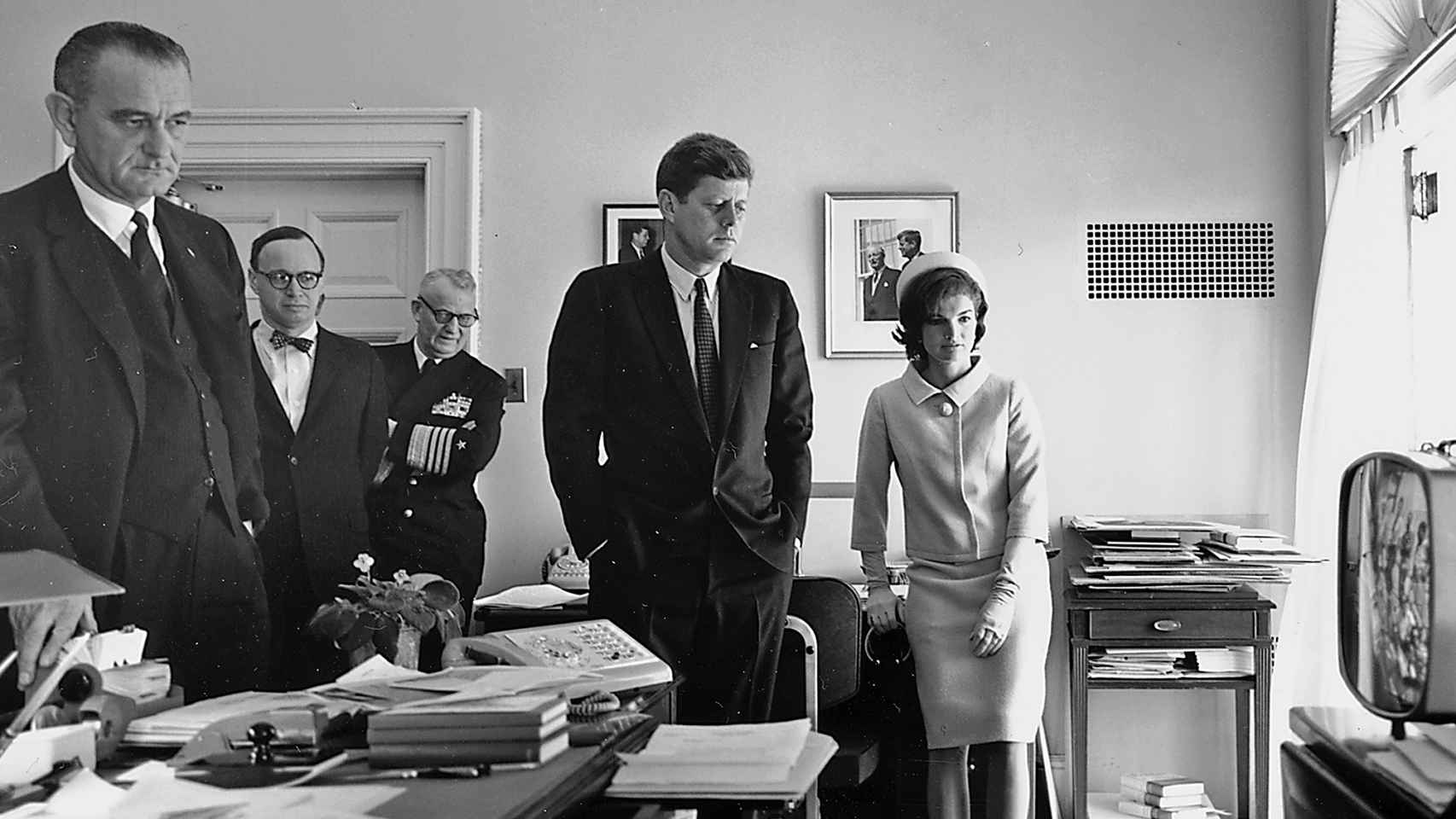 El matrimonio Kennedy y Lyndon B. Johnson viendo el vuelo de Shepard en 1961.