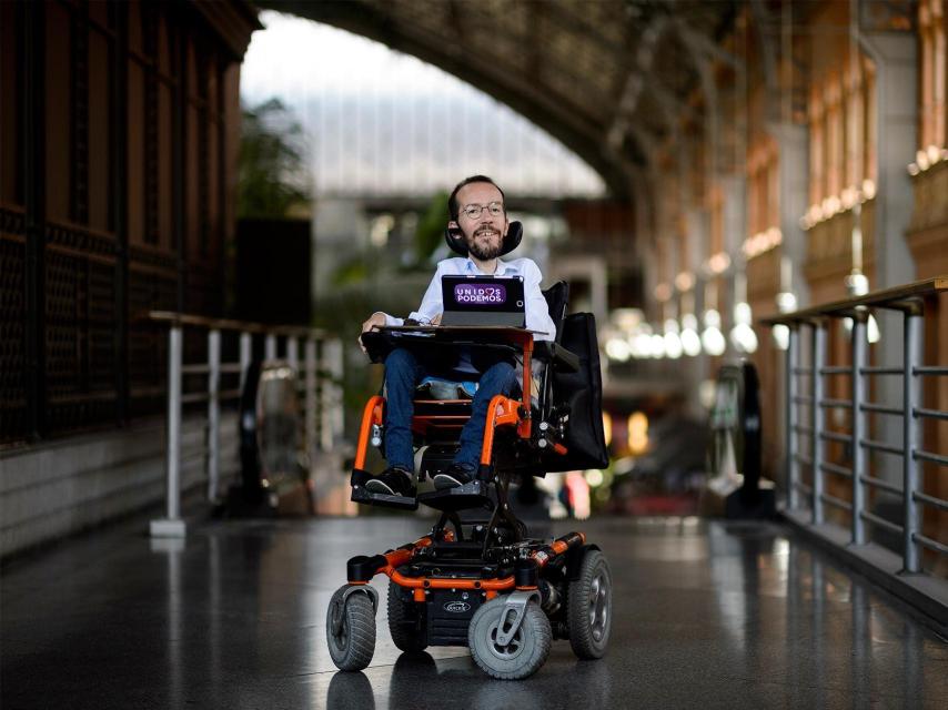 Pablo Echenique en la estación de Atocha