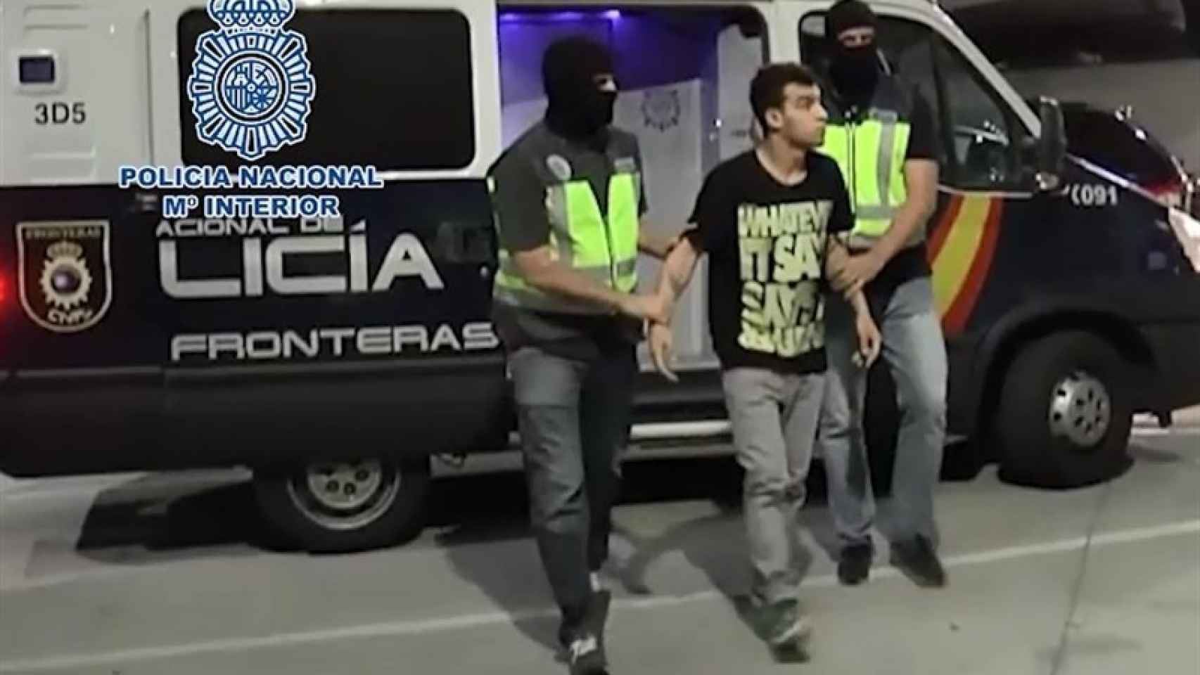 El presunto yihadista Ayoub Moutchou, tras ser deportado a España.
