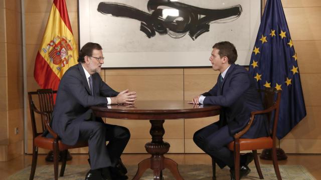 El presidente del Gobierno en funciones junto con el presidente de C´s, Albert Rivera.