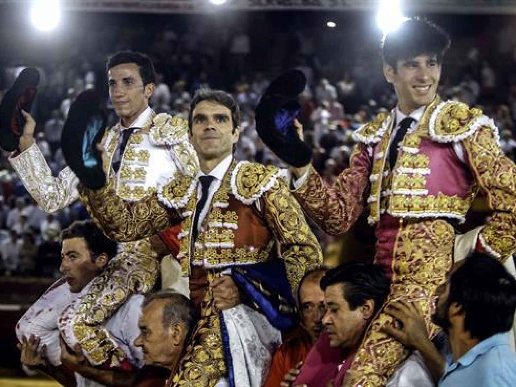 Los diestros José Tomás, David de Miranda y Alberto López Simón salen a hombros.