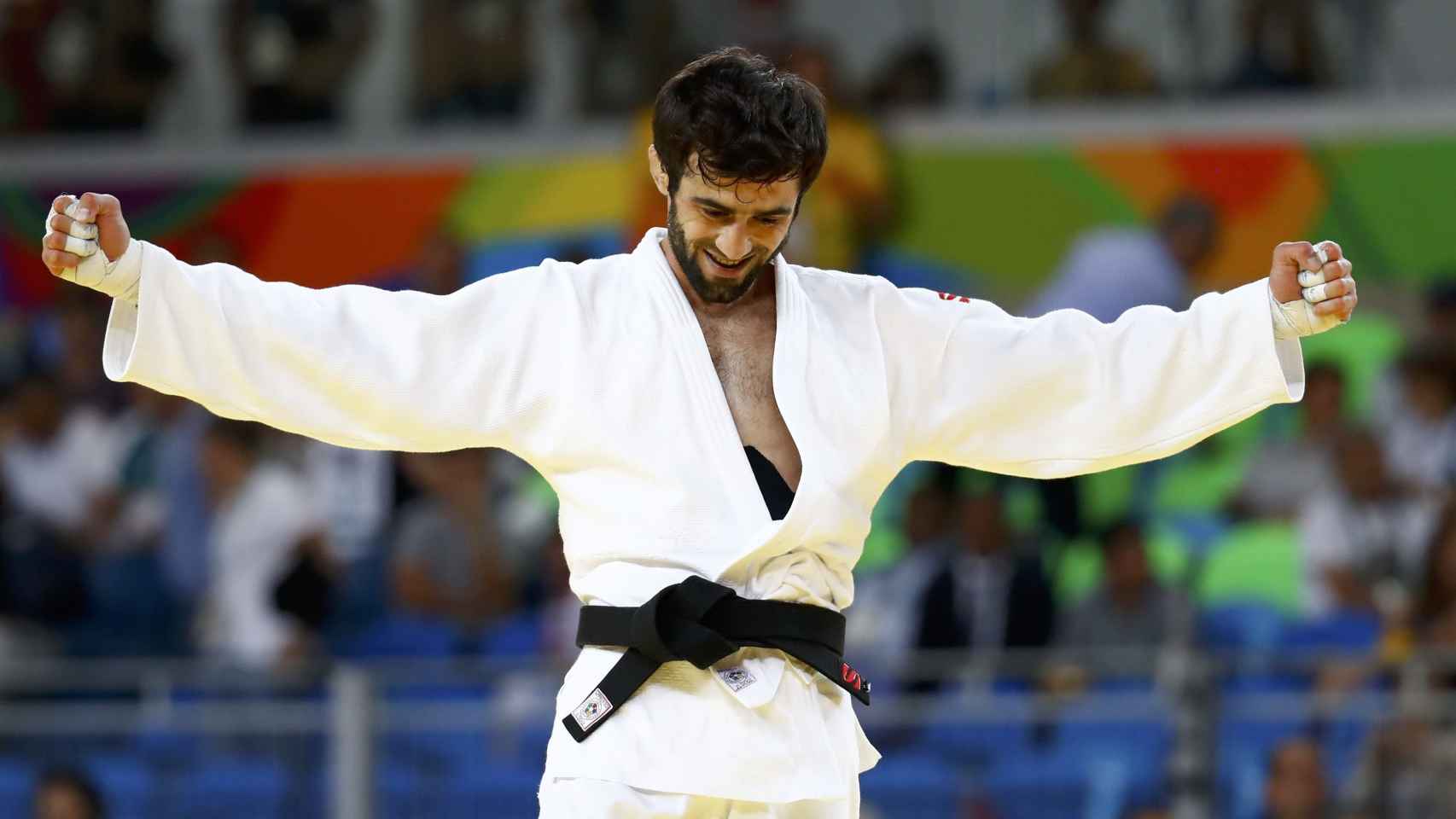 Beslan Mudranov tras ganar el oro.