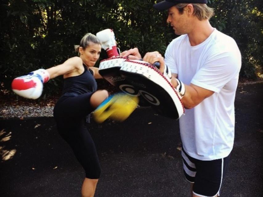 Elsa Pataky y Chris Hemsworth en un entrenamiento al aire libre.