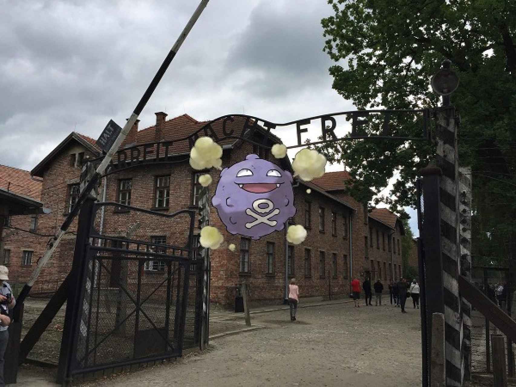 Koffing, el pokémon Go de “gas venenoso” que campa a sus anchas en Auschwitz.