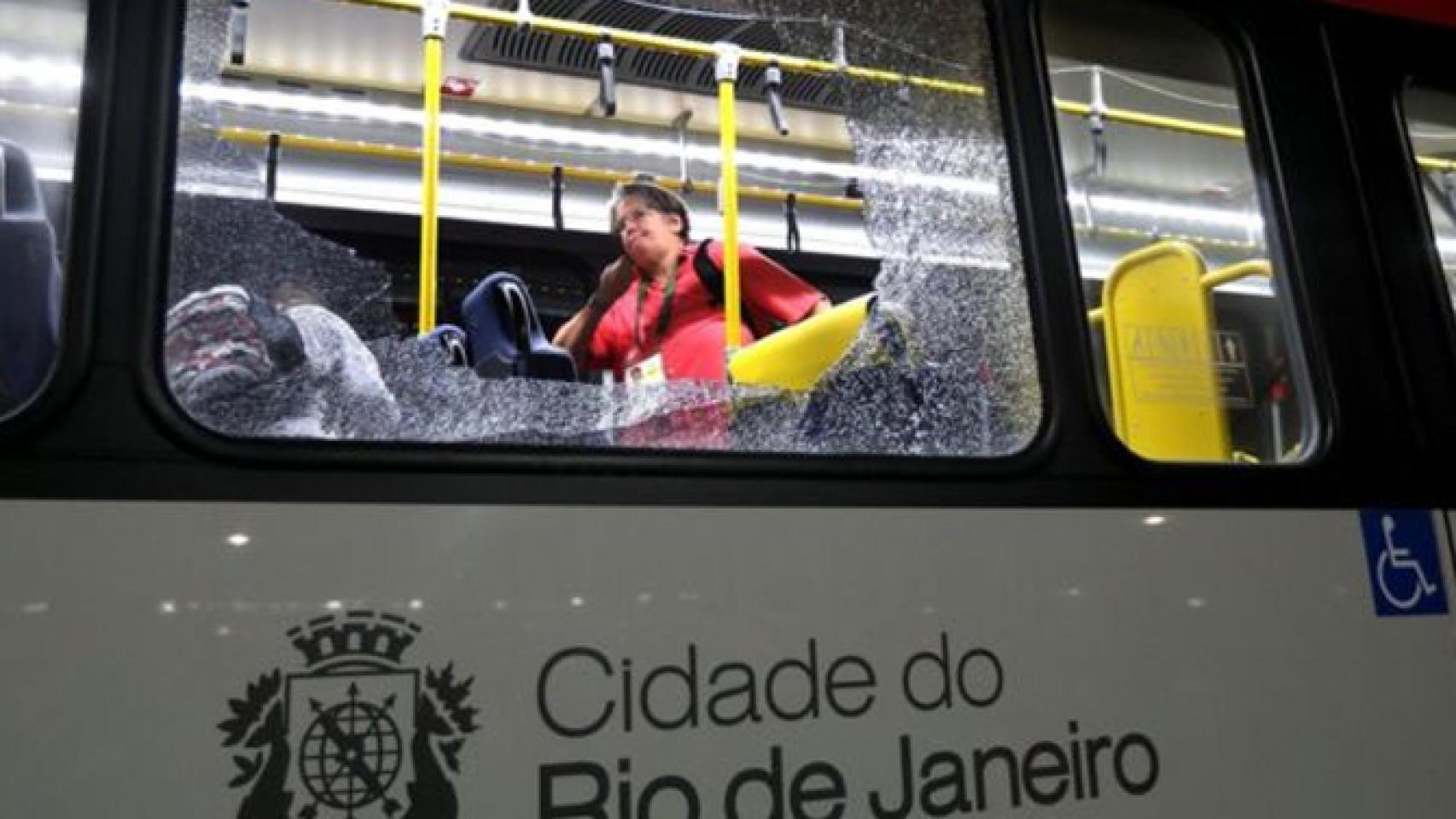 Brutal ataque a un autobús de periodistas en los JJOO de Río de Janeiro