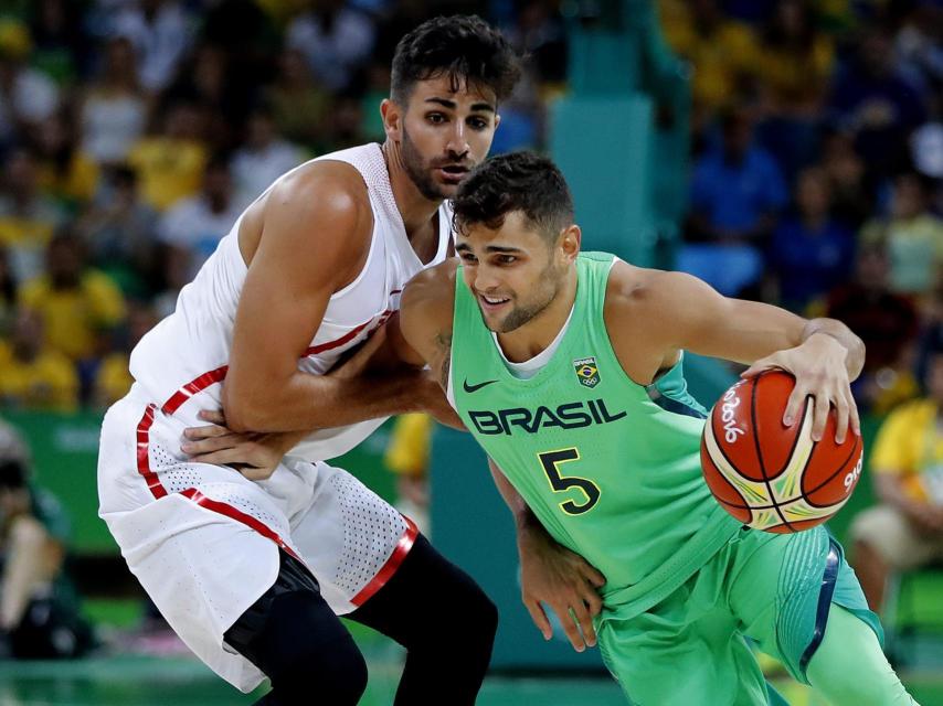 Ricky Rubio ante Raul Neto.