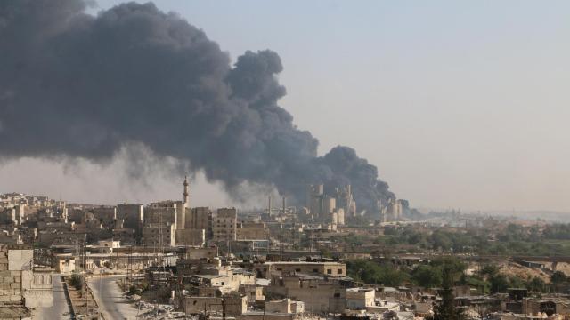 Vista de la ciudad de Alepo, Siria, durante los enfrentamientos de este martes.