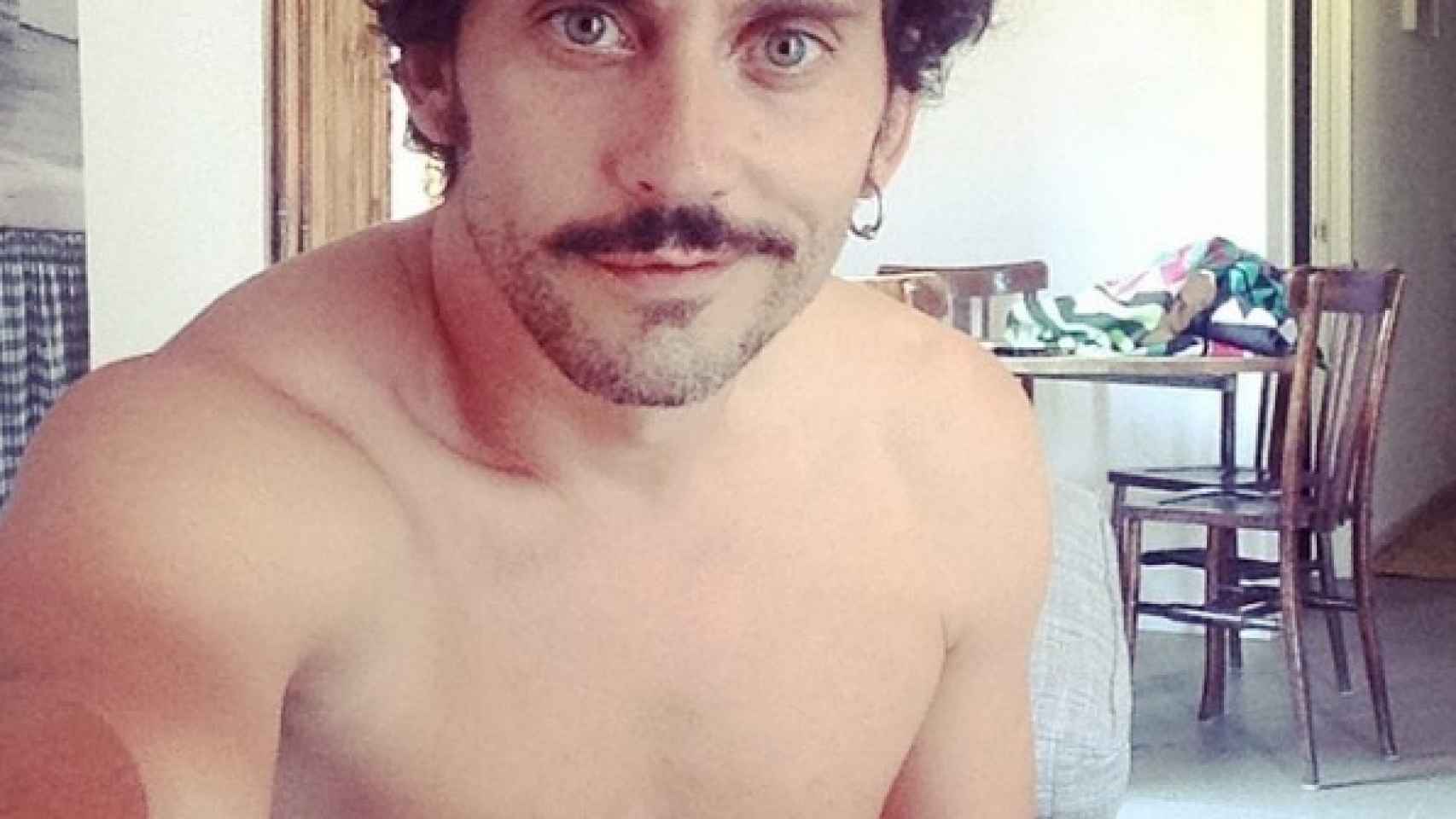 Paco León es un habitual de la práctica nudista, y así lo hacer ver en sus redes sociales.