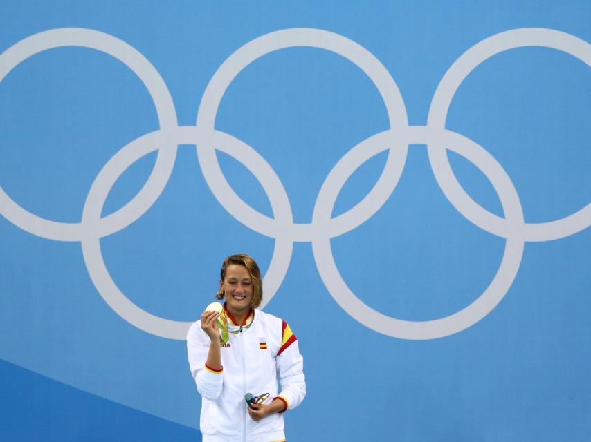 Mireia Belmonte con su oro en 200 mariposa.