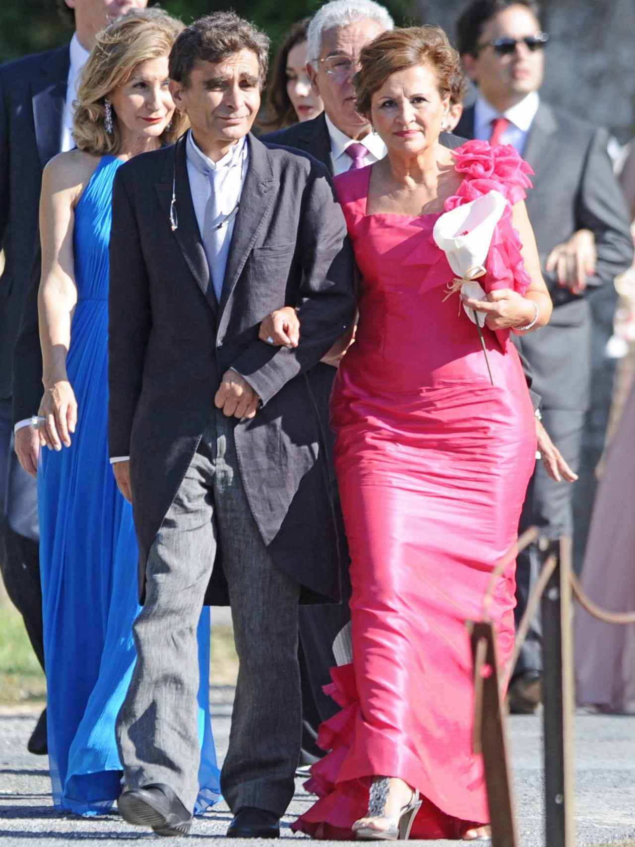 Adolfo Domínguez en la boda de su hija con el asesor económico