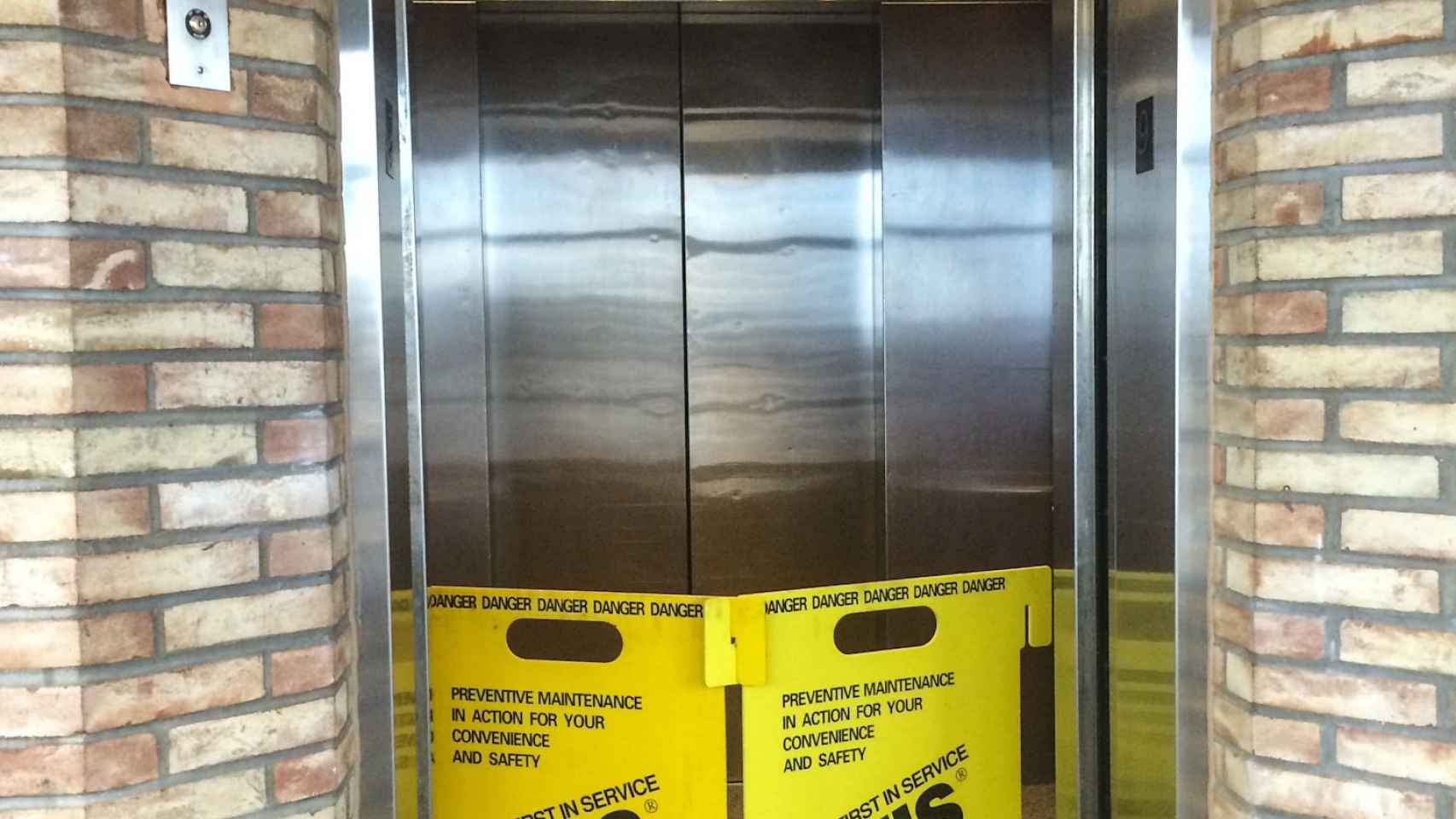 Si el ascensor no se cierra es por algo.