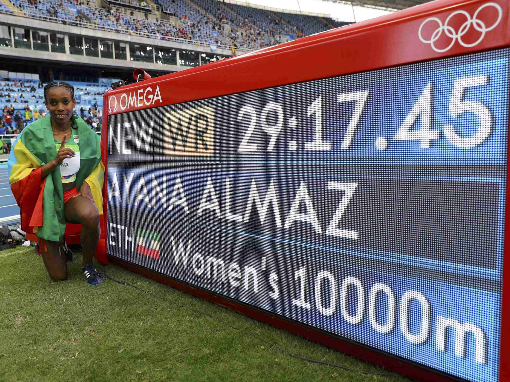 Almaz Ayana celebra su récord mundial.