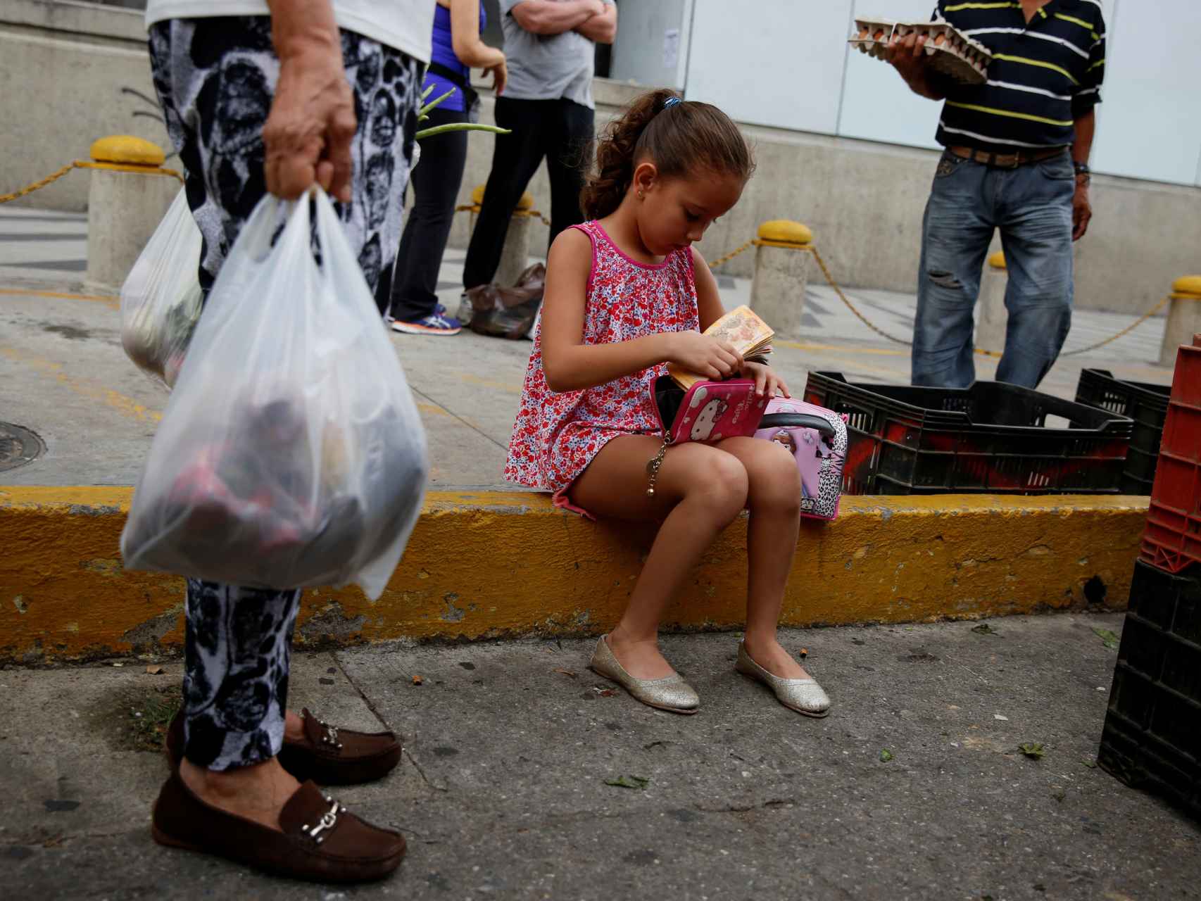 Una niña en las calles de Caracas.