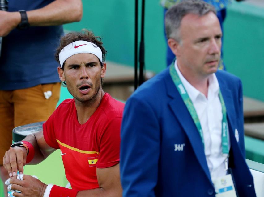 Rafa Nadal se queja al árbitro-