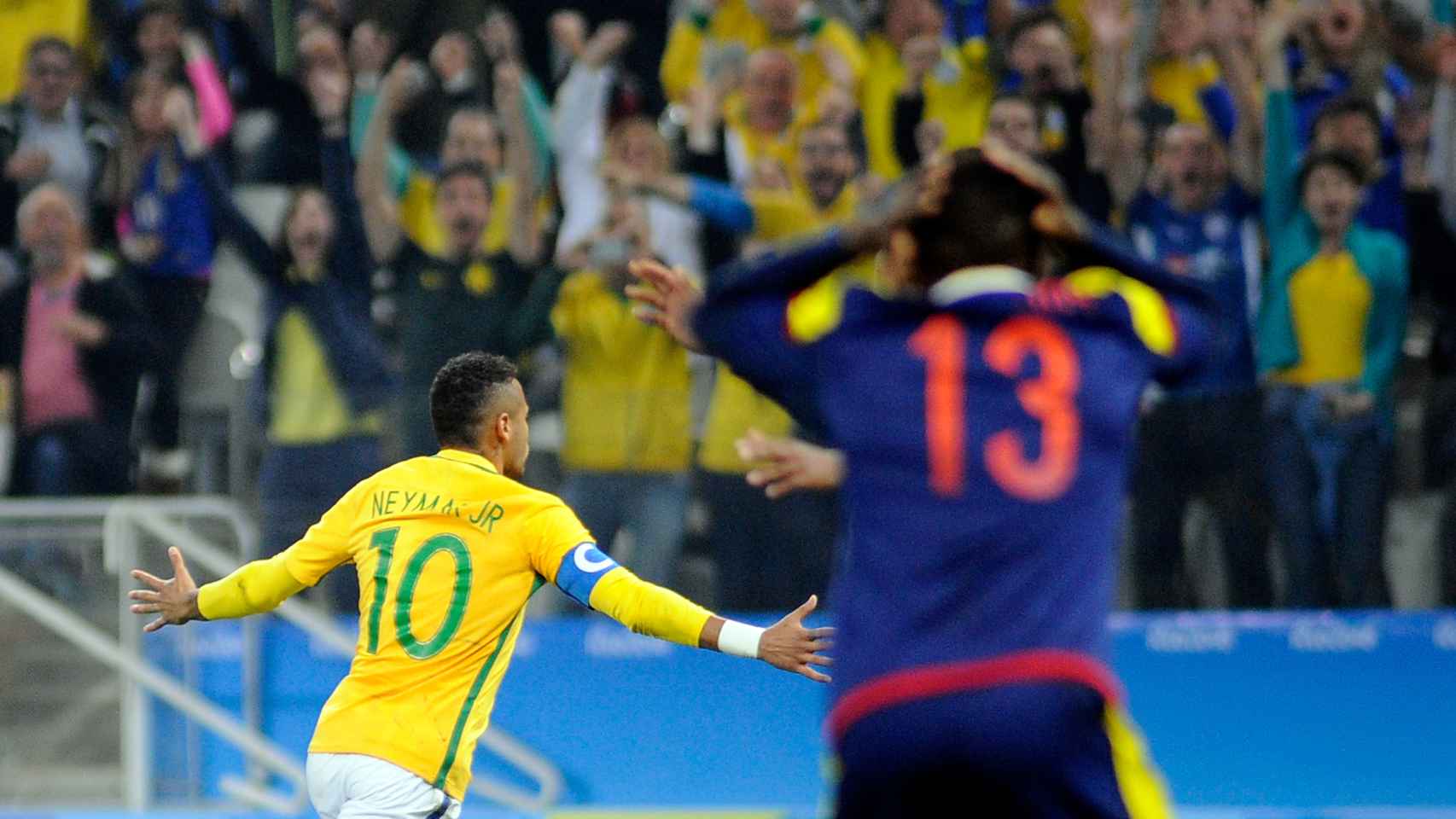 Neymar celebra el 1-0 de Brasil ante Colombia.