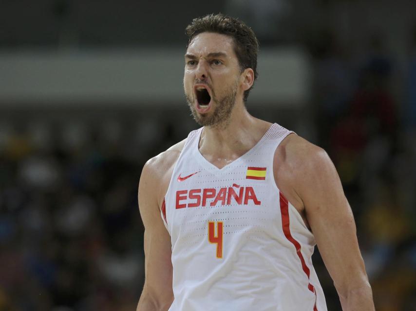 Pau Gasol celebra una canasta ante Lituania.