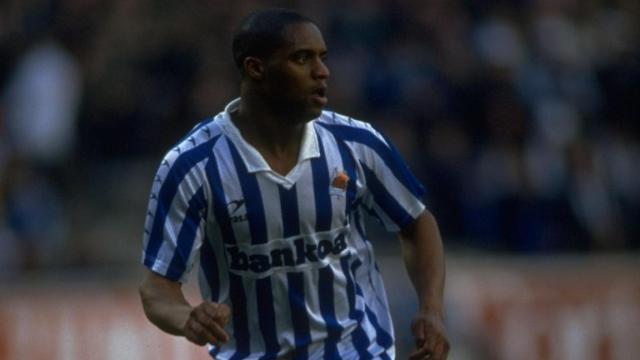 Dalian Atkinson, en un partido contra el Real Madrid en Atotxa.