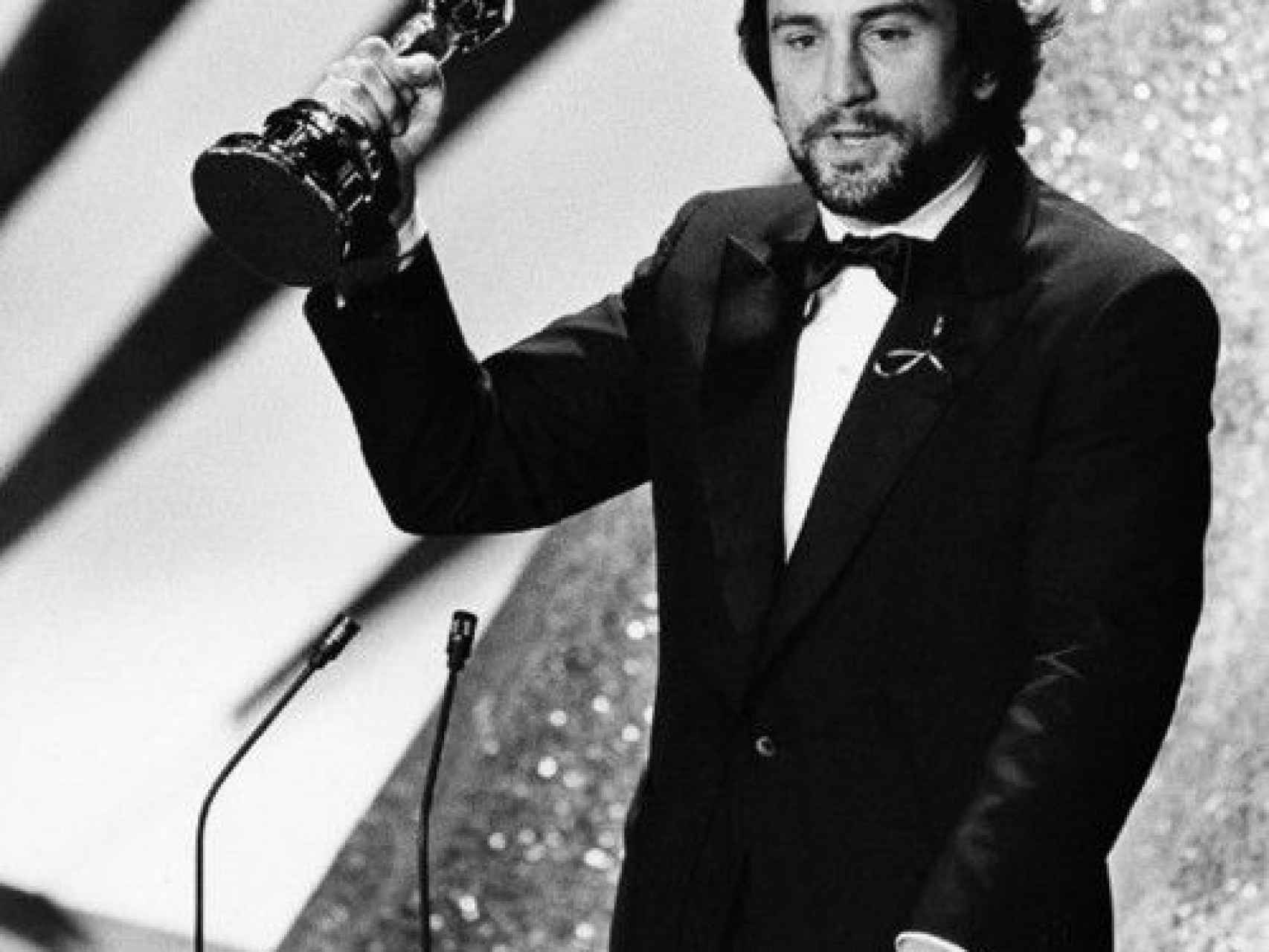 Robert de Niro recogiendo el Óscar en 1980.
