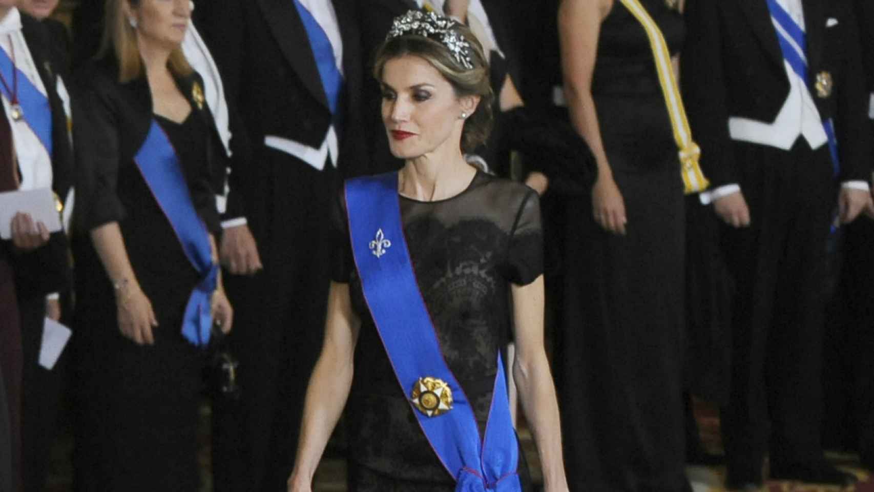 La reina Letizia, con un estilismo casi idéntico al que lucirá en el museo.