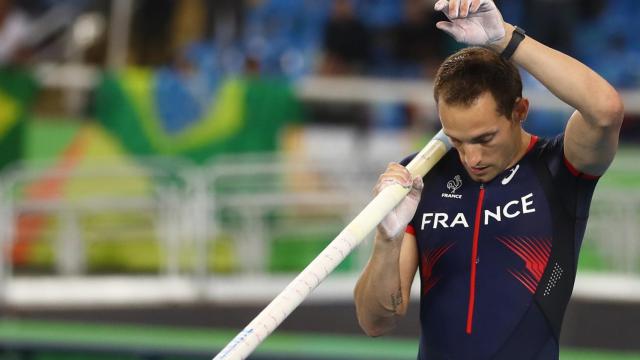 Lavillenie en uno de sus saltos.