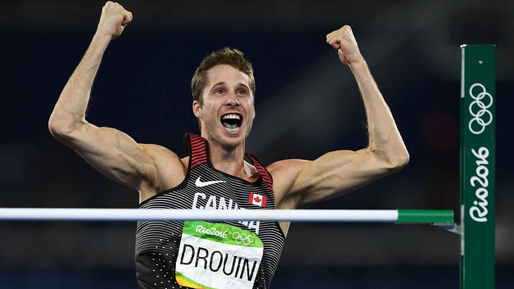 Drouin celebra el salto en 2.38 metros.