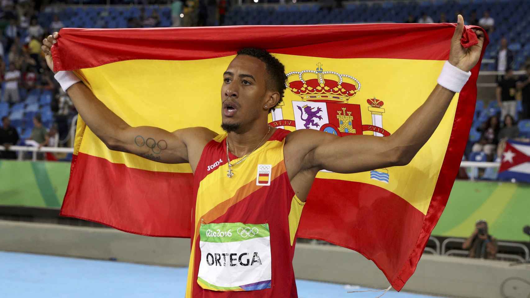 Orlando Ortega celebra su plata en los 110 metros vallas.