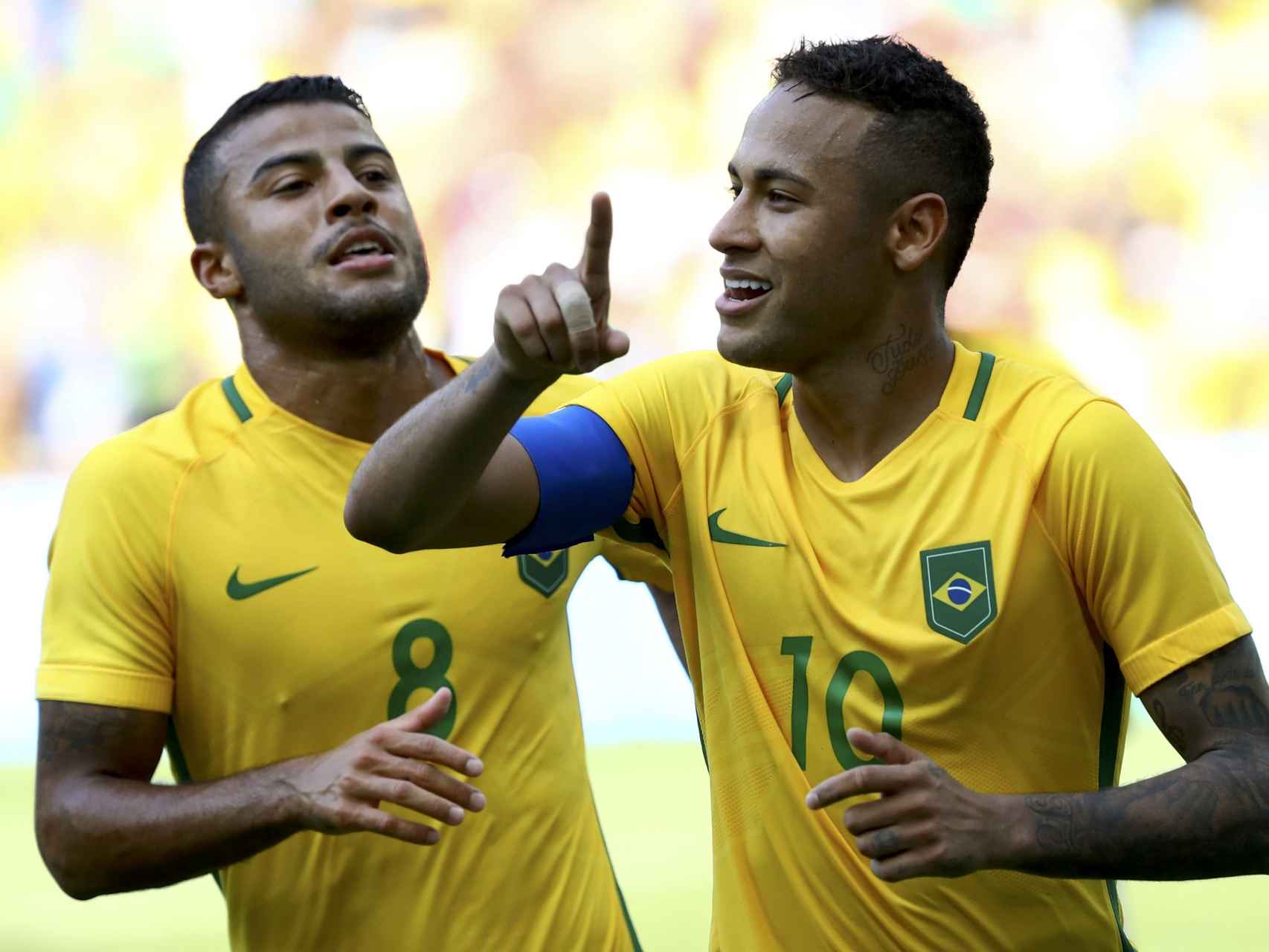 Neymar celebra un gol.