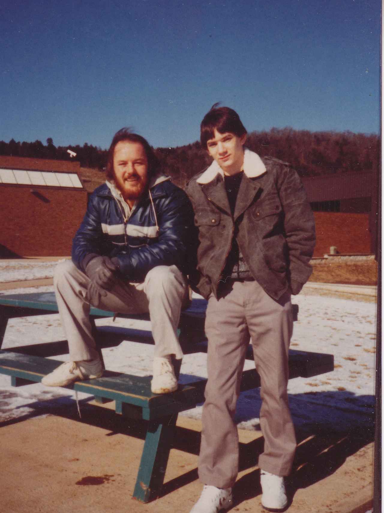 Bill Harris (derecha) en febrero de 1988, con 17 años, en la prisión de Misuri.