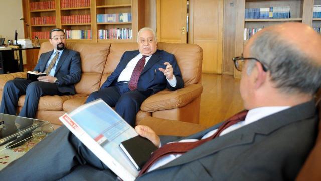 El embajador de Irak en Portugal, en una reunión con el Ministro de Defensa portugués.