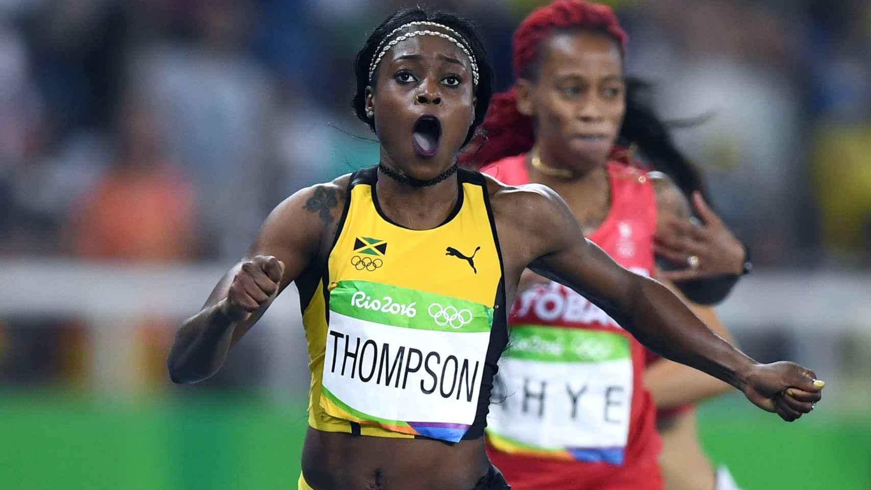 Elaine Thompson incrédula ante su victoria en los 200 metros.