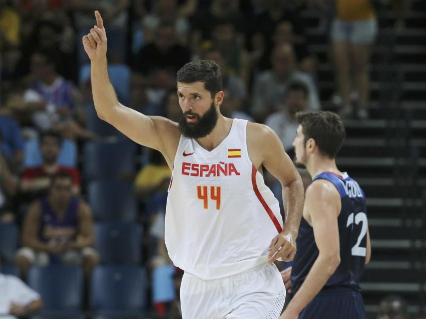 Nikola Mirotic celebra una canasta contra Argentina.