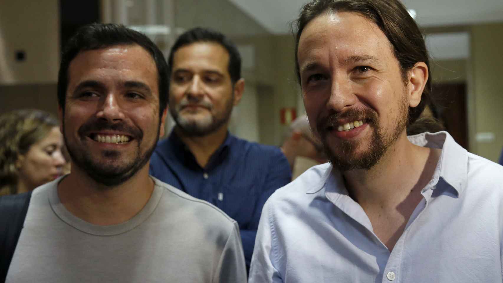 Alberto Garzón junto a Pablo Iglesias en el Congreso.