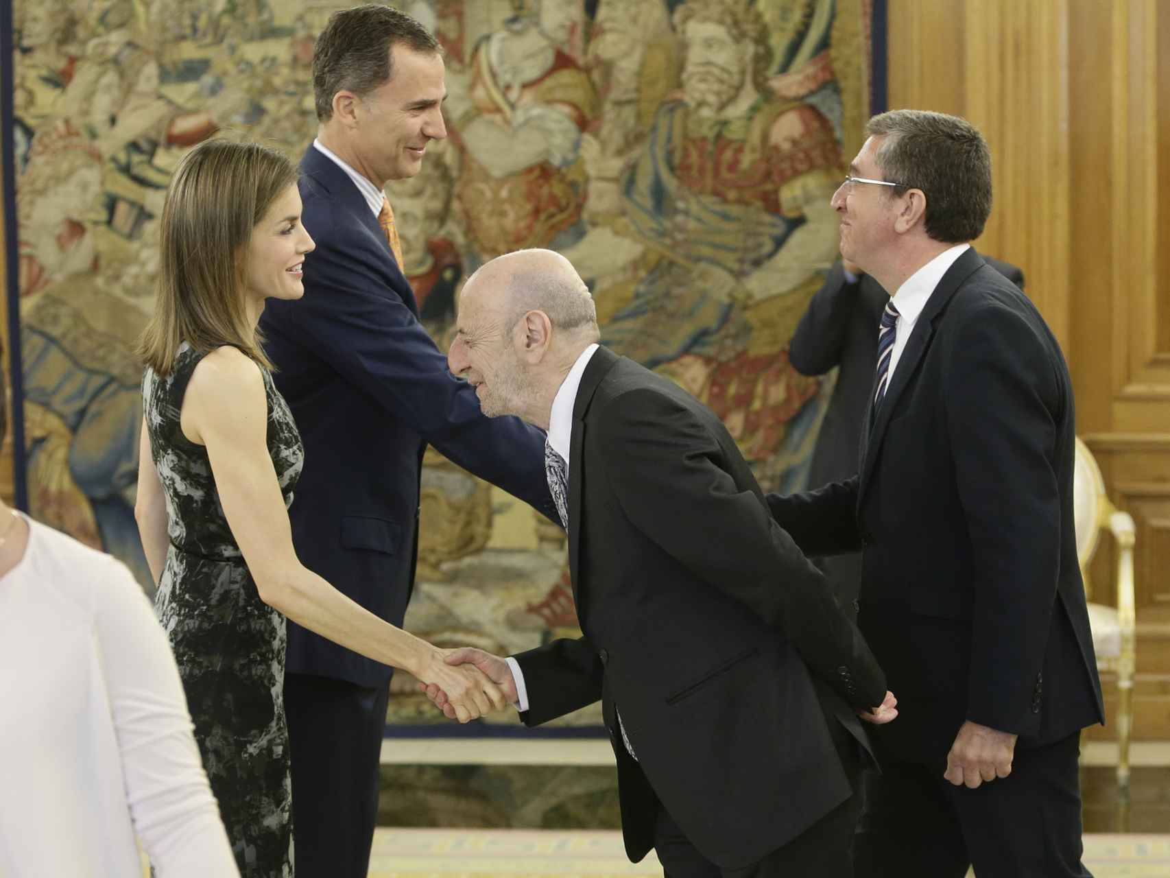 Andrés Aberasturi saludando a los reyes Felipe VI y Letizia.
