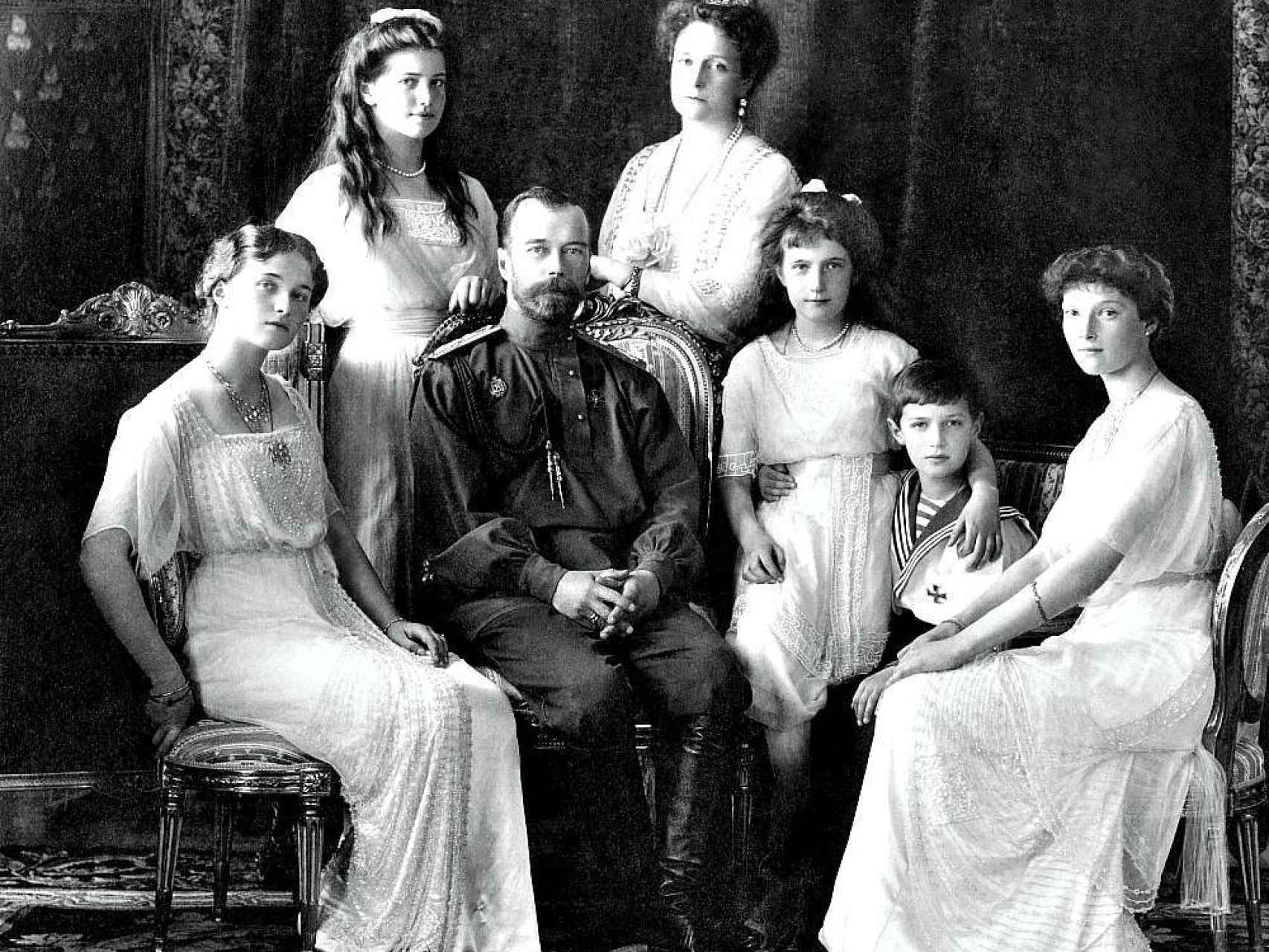 El zar Nicolás II de Rusia con su familia