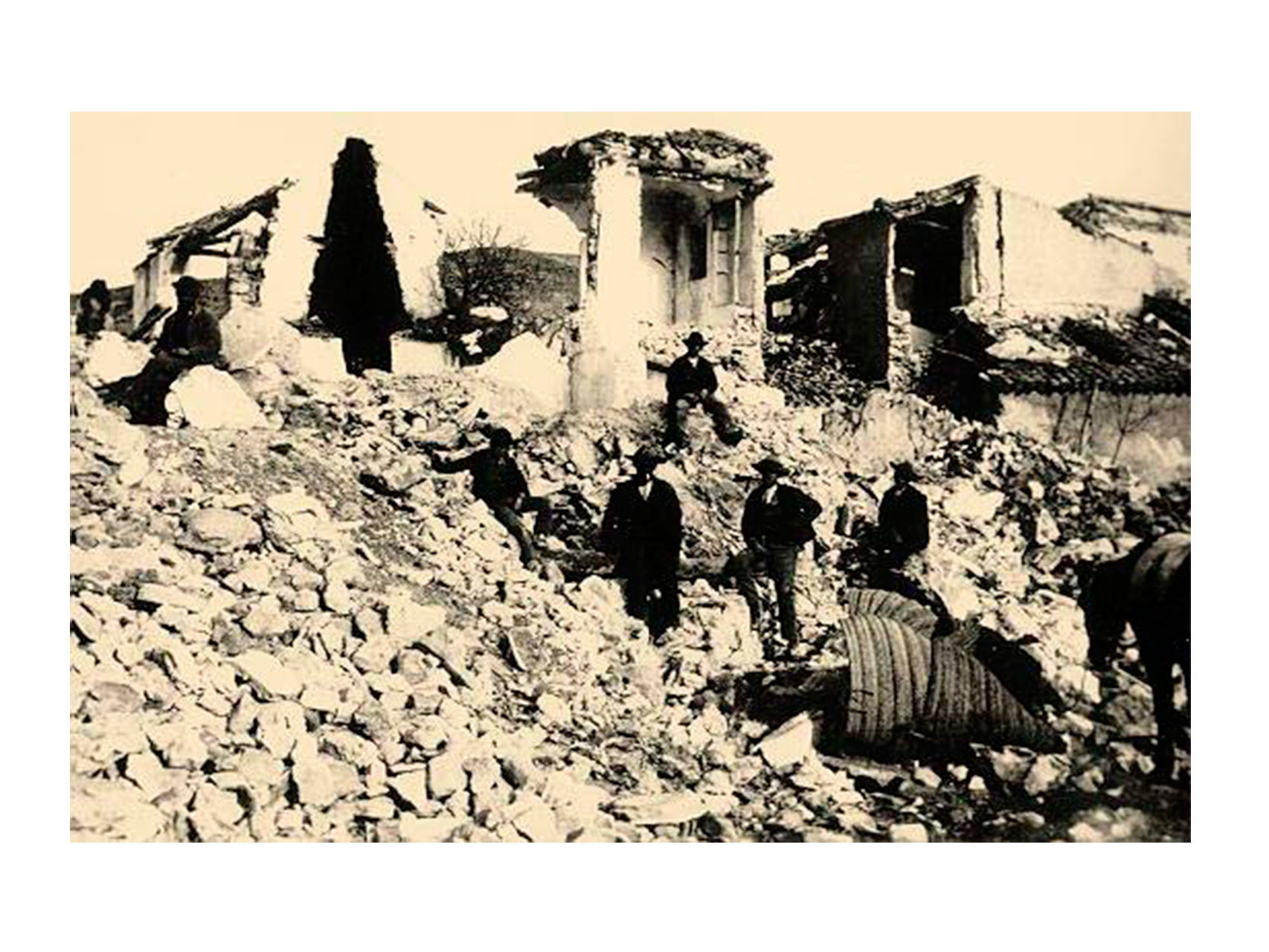 Casas derruidas en Arenas del Rey tras el terremoto de 1884./ Instituto Andaluz de Geofísica.