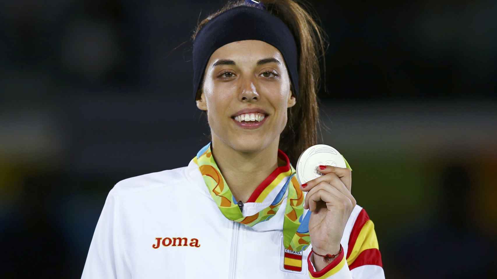 Eva Calvo con la medalla de plata.