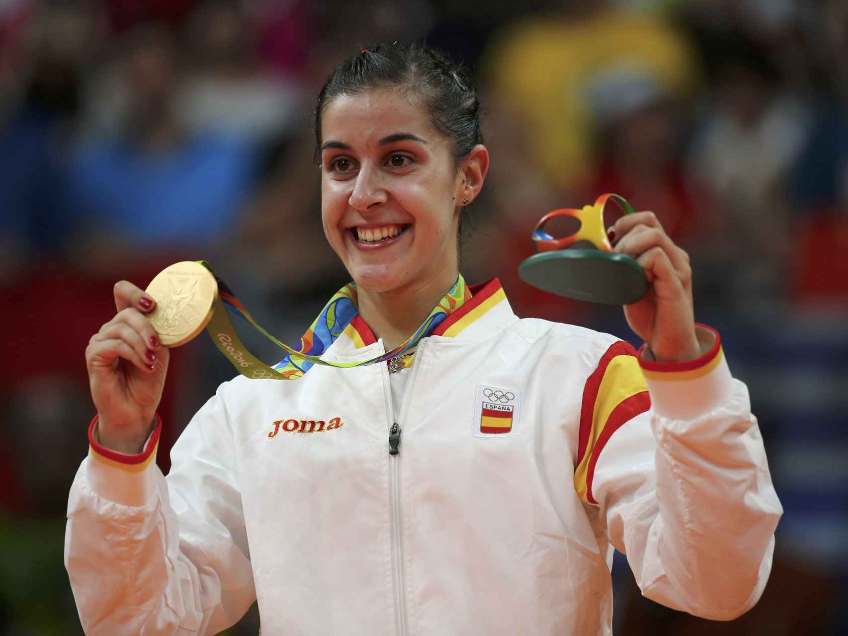 Carolina Marín posa con el oro en los Juegos Olímpicos.