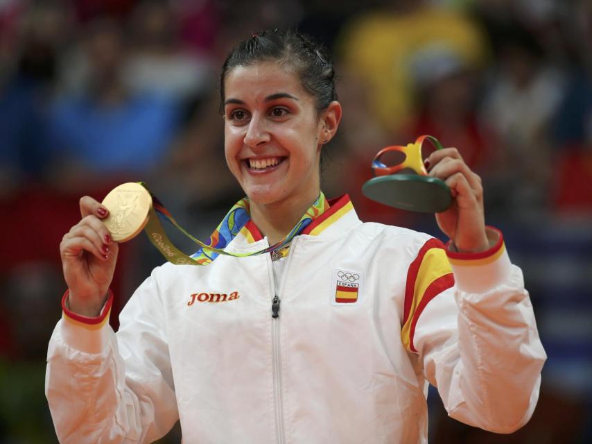 Carolina Marín posa con el oro en los Juegos Olímpicos.