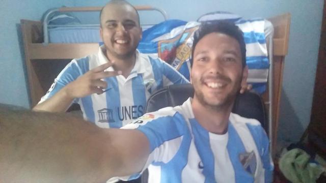 El selfie que nos han dedicado Michael, el americano malaguista, y su amigo Vale.