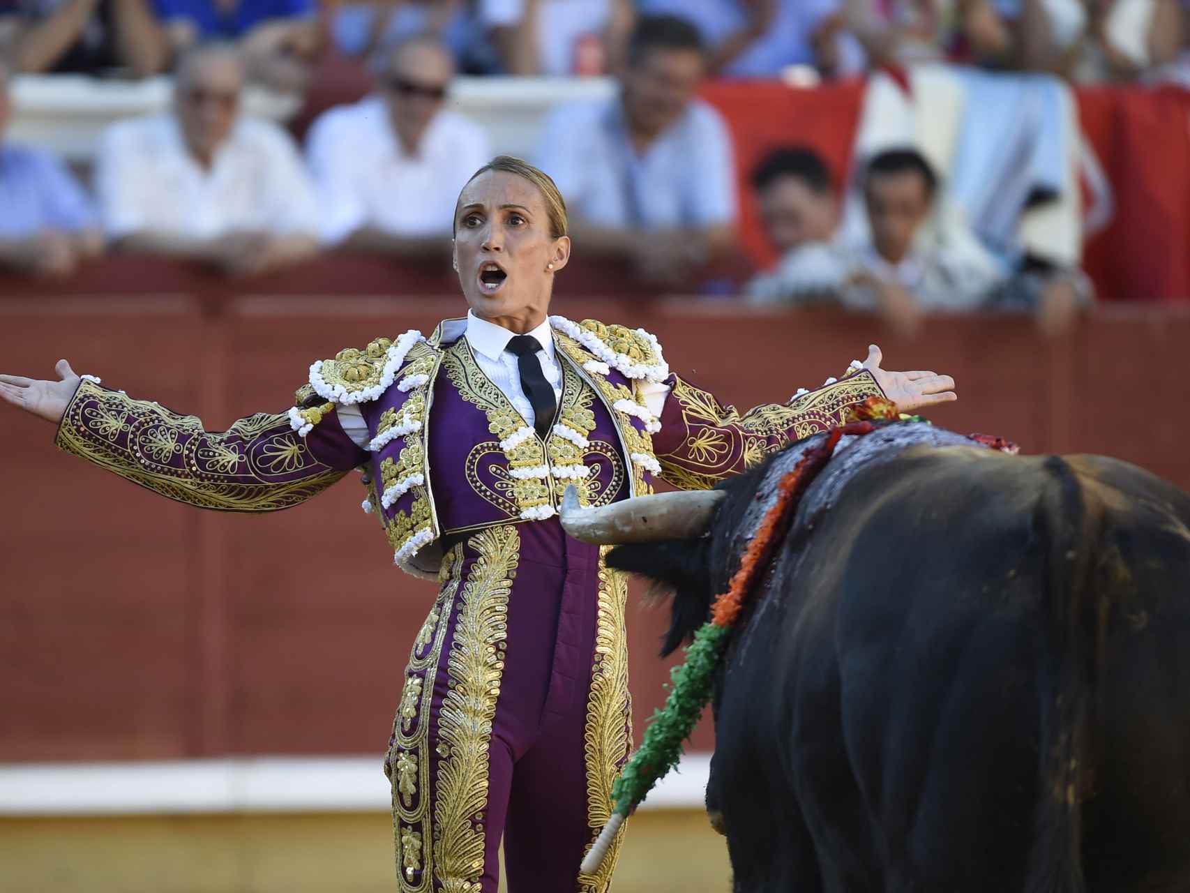 Cristina Sánchez triunfante en la corrida de toros de la Feria de Cuenca.