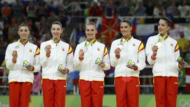 El equipo entrenado por Sara Bayón, con la presea de plata