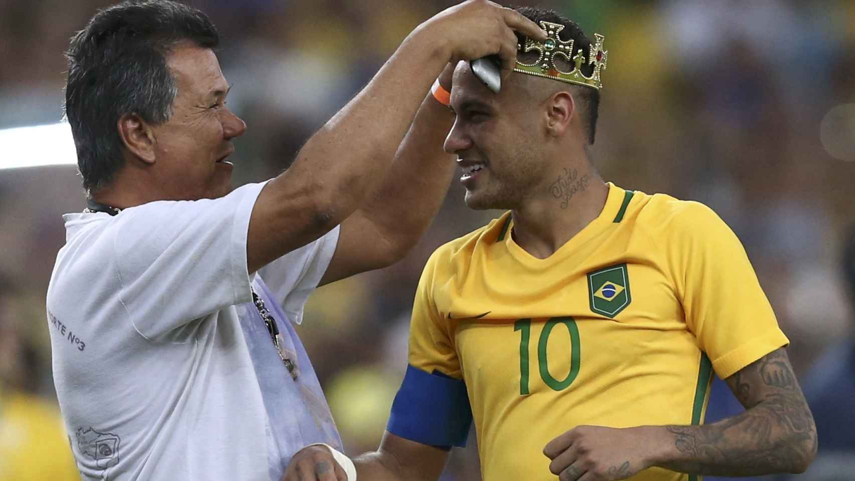 Neymar devuelve a Brasil a la vida