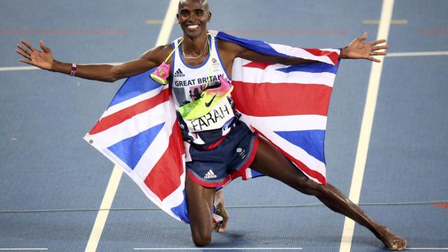 Mo Farah celebra su victoria en el 5.000.