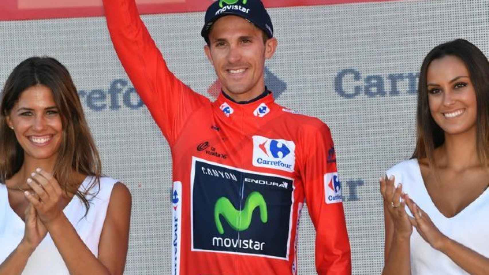 Rubén Fernández con el maillot rojo.