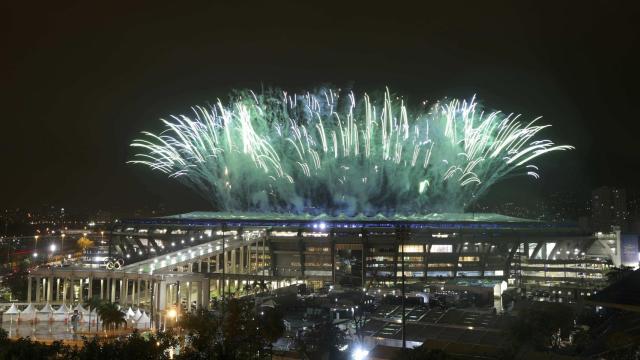 Fuegos artificiales en Maracaná. / Reuters