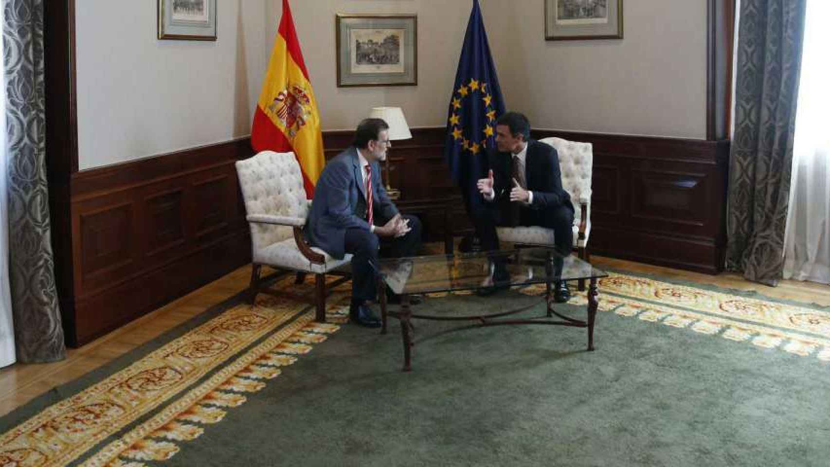 Mariano Rajoy junto con Pedro Sánchez.