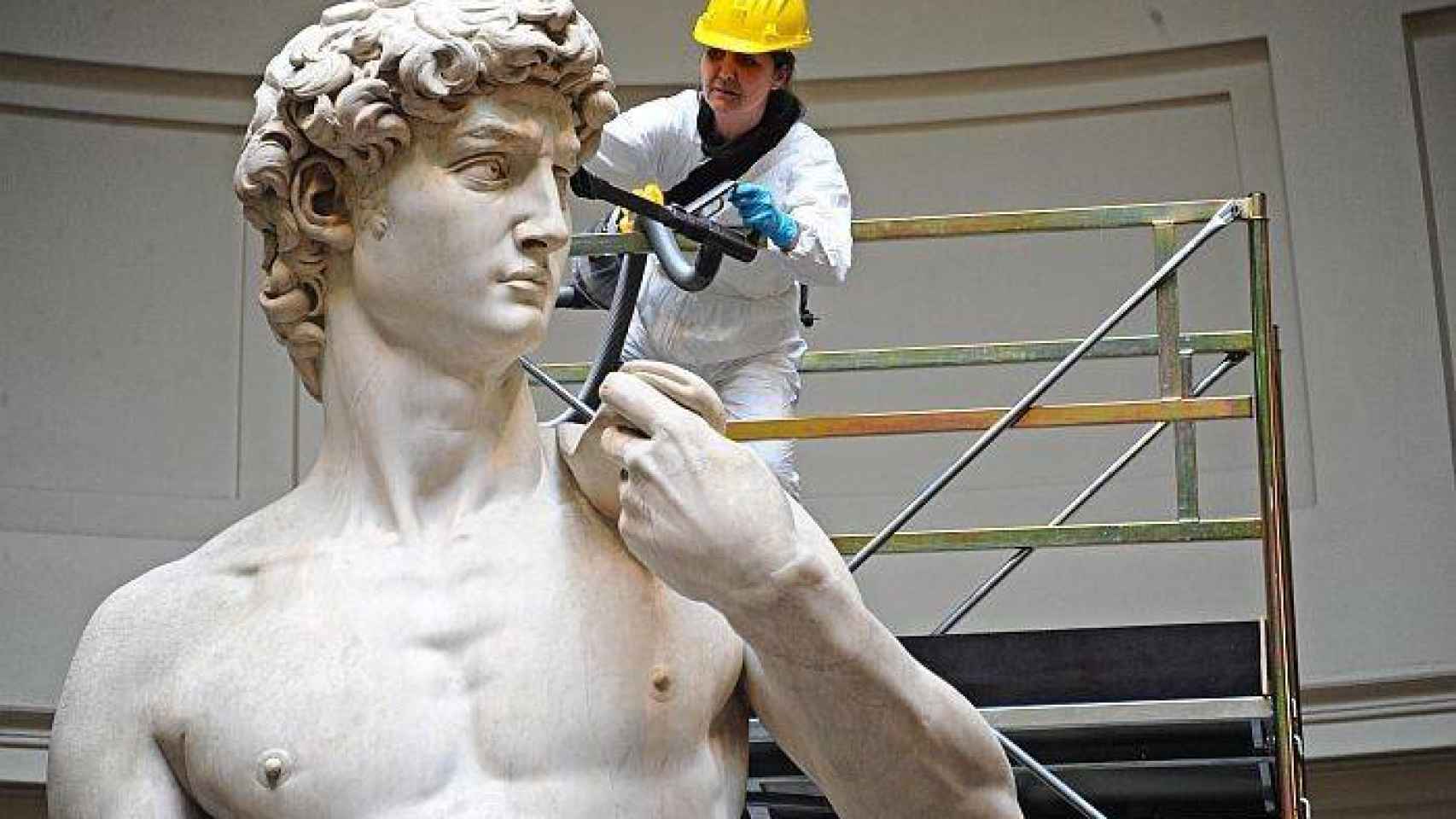 Limpieza y restauración del David de Miguel Ángel.