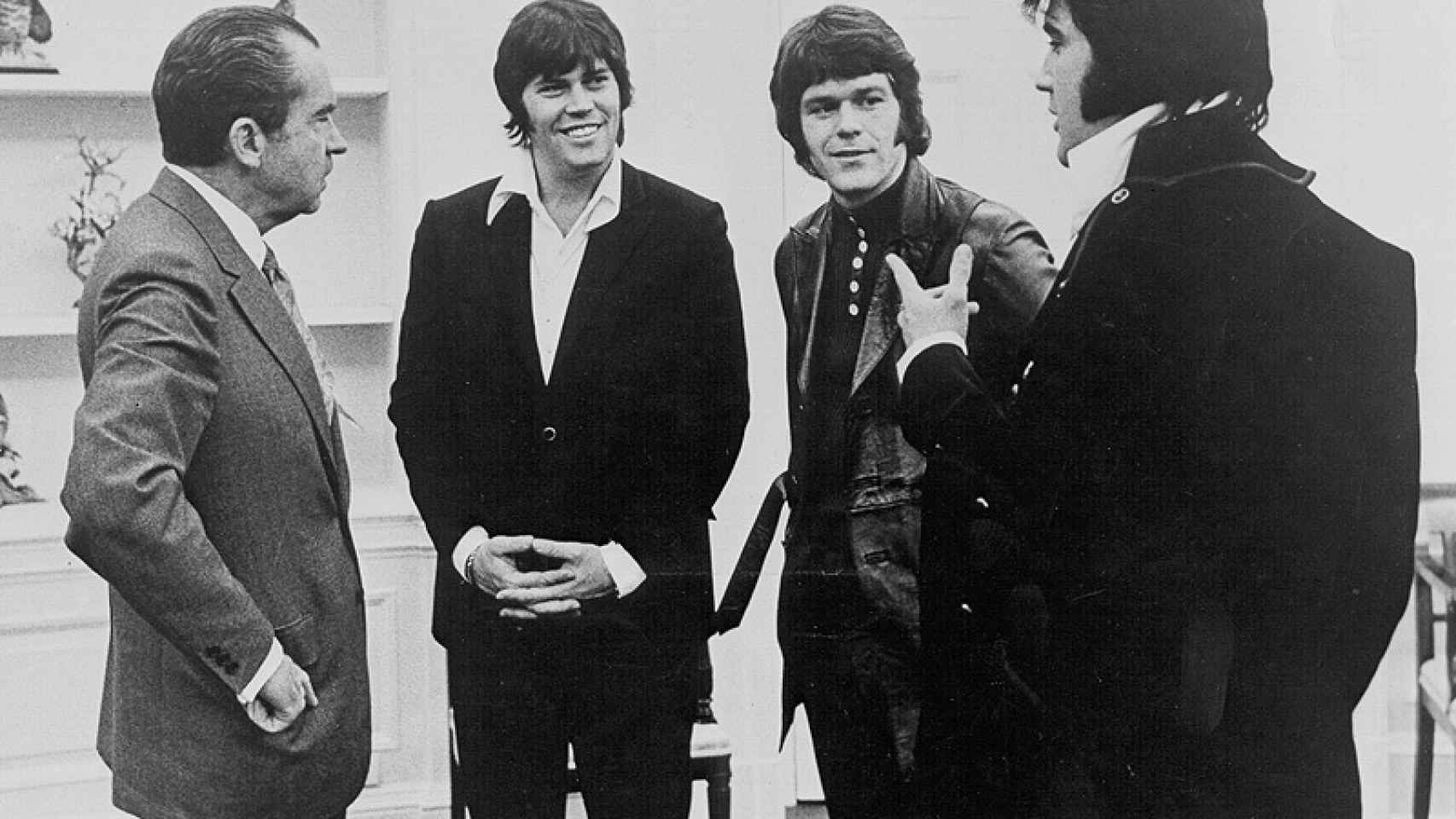 Nixon, Elvis y sus colaboradores.